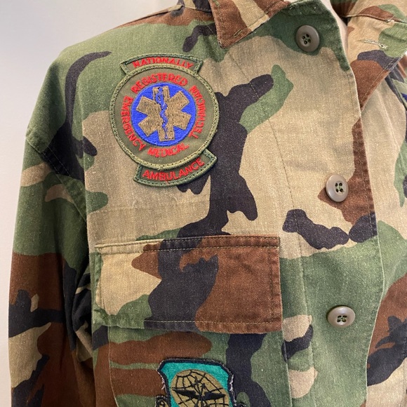 US Air Force Camouflage Mens Jacket w Patches / Woodland Camo / Size Medium - Picture 4 of 16